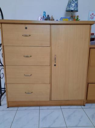Wardrobe cabinet